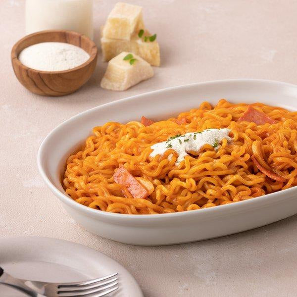 Samyang Rose Buldak Bokkeum Myeon